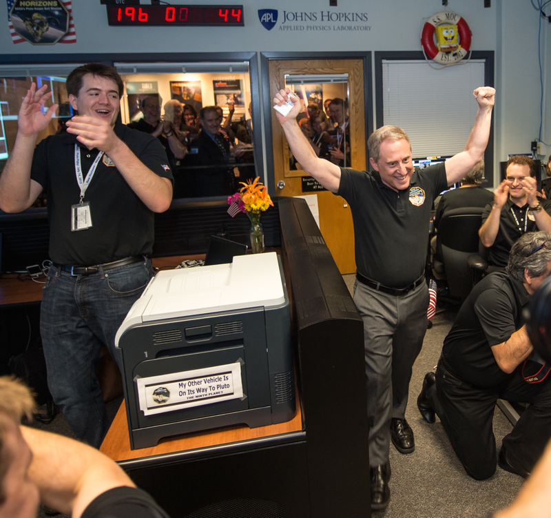 Illustration for article titled IT'S ALIVE!!! New Horizons Phones Home After Pluto Flyby